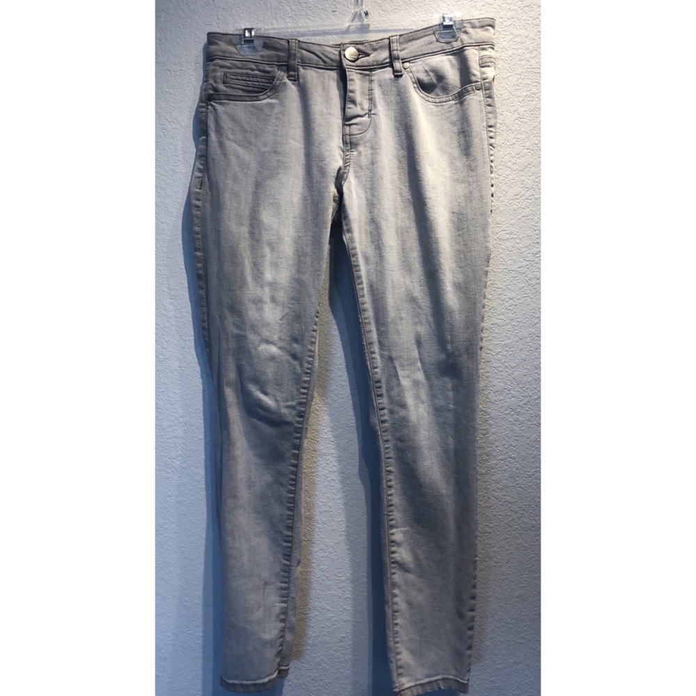 Light grey skinny jeans